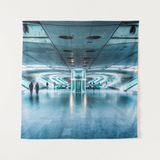 トンネル上の人歩く タペストリー (正面)