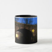 トンネルI -トンネルを越える魔法の世界 マグカップ (中央)