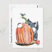 トンボがカボチャ畑を通って子猫を導く ポストカード (正面/裏面)