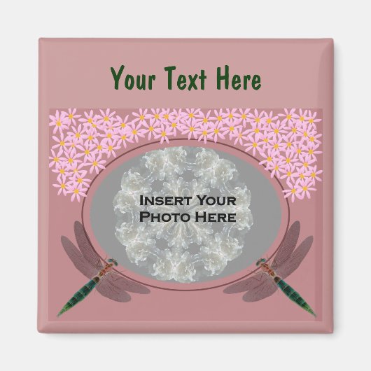 トンボとピンクのデイジー花写真 マグネット (正面)