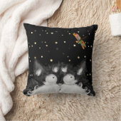 トンボに驚くタキシード猫装飾用クッション クッション (ブランケット)