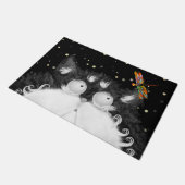 トンボに驚くタキシード猫 ドアマット (アングル)