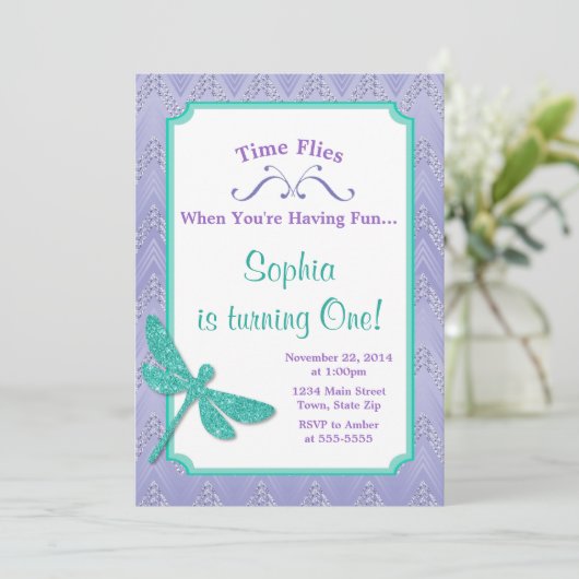 トンボの誕生日の招待状のピンクのグリッターの女の子 招待状 (スタンド正面)