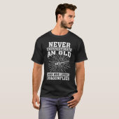 トンボを愛する老人 Tシャツ (正面フル)