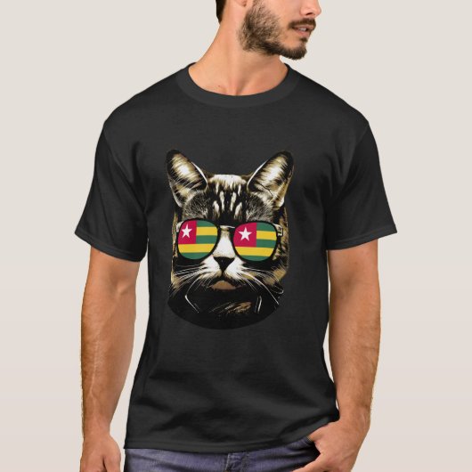 トーゴ猫愛好家のためのトーゴ国旗サングラスの猫 Tシャツ (正面)