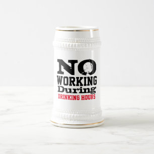 トーストをスタイル、仕事おもしろい、飲み時間で上げる ビールジョッキ