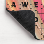 トータル素晴らしパパパズル文字ピンク/茶色パターン マウスパッド (コーナー)