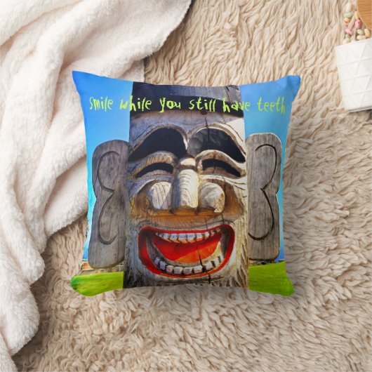 トーテムフはっきりしたローイングウッド顔フォトスマイル引用文 クッション (ブランケット)