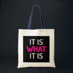 トートバッグやる気を起こさせる» トートバッグ<br><div class="desc">この「It Is What It Is」スタイリッシュトートバッグで人生を抱擁!この耐久運性とトレンディーバッグは、マインドセットと共鳴するはっきりしたデザインを備え前向きている。あなたは食料品店、ジム、友人との一日に向かうかどうか、このトートは、ステートメントを作るためにあなたのgo-toアクセサリーである。素材高品質で作られた実用性と目を引く!</div>