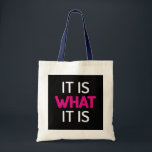 トートバッグやる気を起こさせる» トートバッグ<br><div class="desc">この「It Is What It Is」スタイリッシュトートバッグで人生を抱擁！この耐久運性とトレンディーバッグは、マインドセットと共鳴するはっきりしたデザインを備え前向きている。あなたは食料品店、ジム、友人との一日に向かうかどうか、このトートは、ステートメントを作るためにあなたのgo-toアクセサリーである。素材高品質で作られた実用性と目を引く！</div>