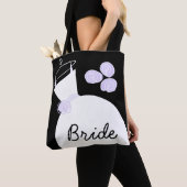 トートバッグ結婚ブラックの上にゴウンのパープルブライド トートバッグ (クローズアップ)