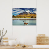 トーレス・デル・ペインの川を渡るグアナコ ポスター (キッチン)