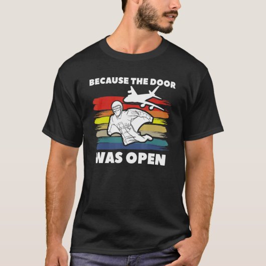 ドアが開いていたから面白い ウィングスーツ スカイダイビング Tシャツ (正面)