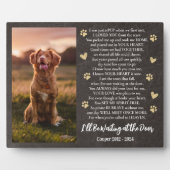 ドアで待っているPhoto Dog Memorial フォトプラーク (正面)