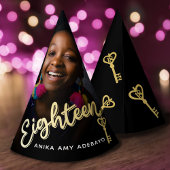 ドアに18パーソナライズされた歳の誕生日の写真鍵 パーティーハット