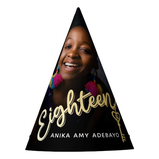 ドアに18パーソナライズされた歳の誕生日の写真鍵 パーティーハット (正面)