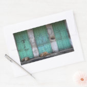 ドアの前に野良犬の長方形シール 長方形シール (封筒)