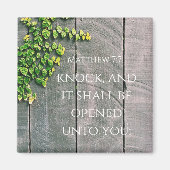 ドアをノックすると聖書の聖句が開く マグネット (正面)