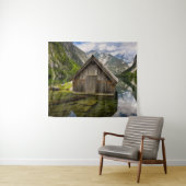 ドイツのアルプスにあるオバーゼー湖のボートハウス タペストリー (インサイチュ(横))