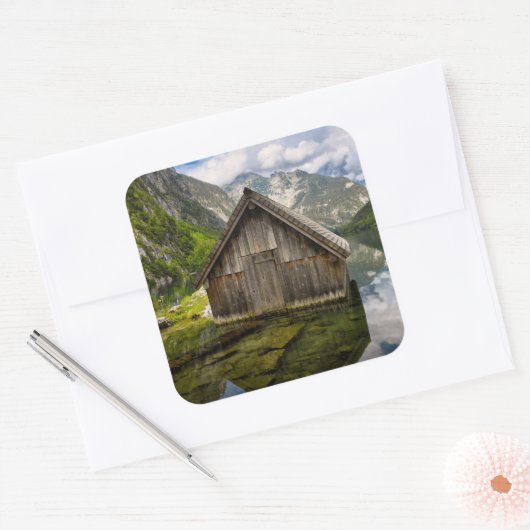 ドイツのアルプスのオブエルシー湖のボートハウス スクエアシール (封筒)