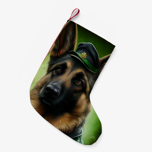 ドイツのシェパード犬の聖パトリックの日服 スモールクリスマスストッキング (正面 (吊り時))