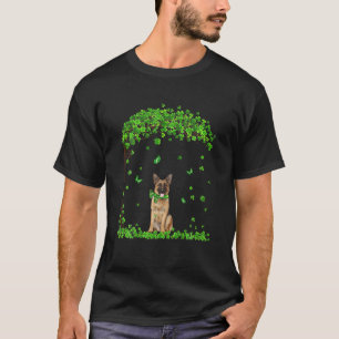 ドイツのシェパード犬アイリッシュ・グリーン・シャムロック・クローバー・セント Tシャツ