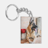 ドイツのシパードが水盆地で休息 キーホルダー (正面左)