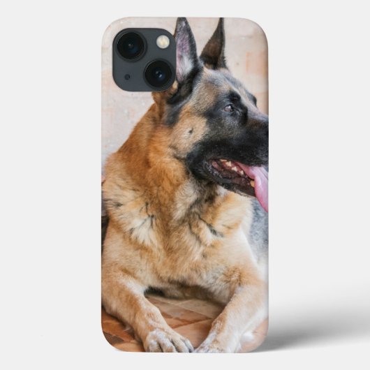 ドイツのシパードが水盆地で休息 Case-Mate iPhoneケース (裏面)
