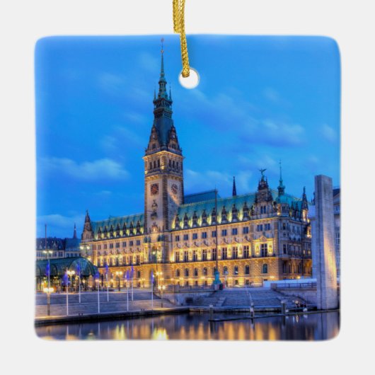 ドイツのハンブルクにあるRathausmarktの旧市庁舎 セラミックオーナメント (正面)
