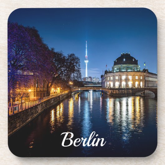 ドイツのベルリンにあるテレビ塔と博物館の島 コースター (正面)