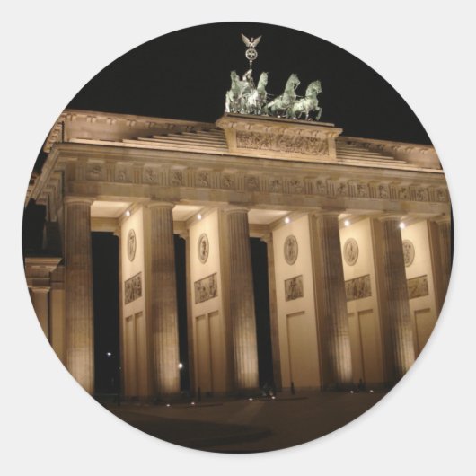 ドイツのベルリンの夜のブランデンブルク門 ラウンドシール (正面)