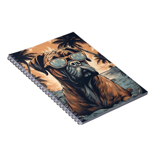 ドイツのボクサーで、熱帯ビーチにサングラスを置く ノートブック (右側)