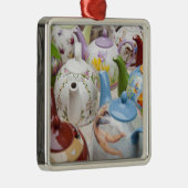 ドイツのライプツィヒで販売されているティーポット メタルオーナメント (右)