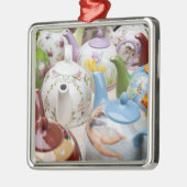 ドイツのライプツィヒで販売されているティーポット メタルオーナメント (左)