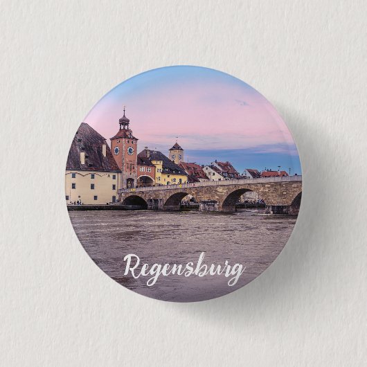 ドイツのレーゲンスブルクにある歴史的な旧市街 缶バッジ (正面)