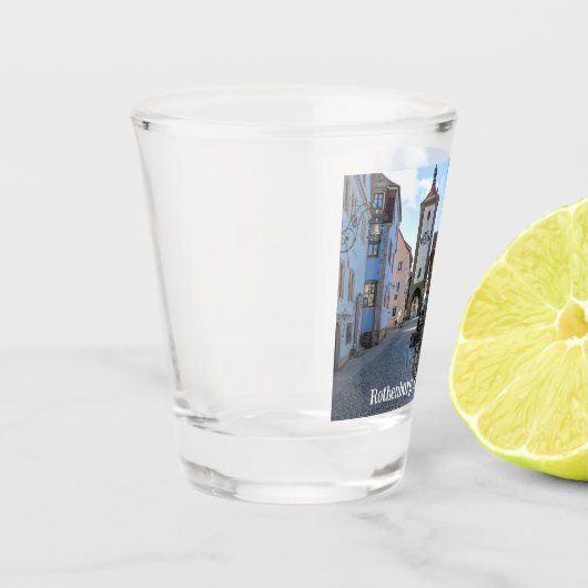 ドイツのローテンブルク州のプルンレイン ショットグラス (左)