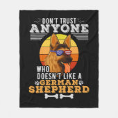 ドイツの羊飼いが好きでない者を信用するな フリースブランケット (正面)