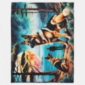 ドイツの羊飼いが山でハイキング フリースブランケット (正面)