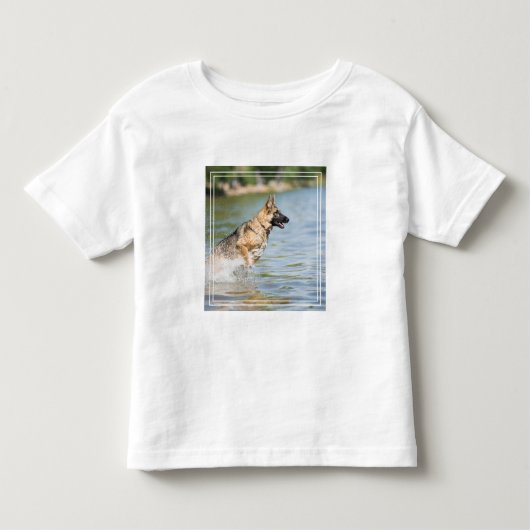 ドイツの羊飼いが水に飛び込む トドラーTシャツ (正面)
