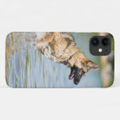 ドイツの羊飼いが水に飛び込む Case-Mate iPhoneケース (裏面(横))