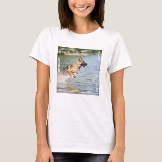 ドイツの羊飼いが水に飛び込む Tシャツ (正面)