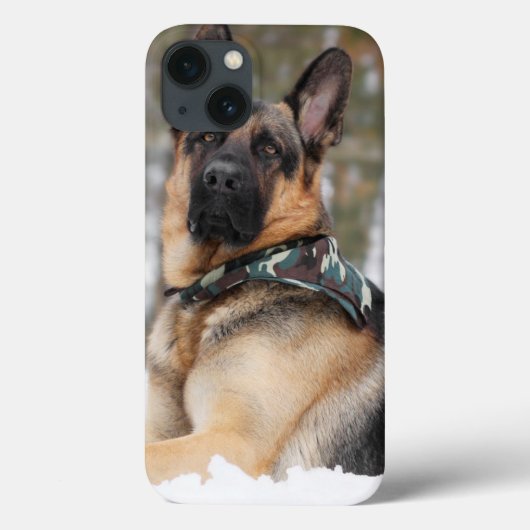 ドイツの羊飼いが雪の中で Case-Mate iPhoneケース (裏面)