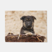 ドイツの羊飼いの子犬が籠に入っている ドアマット (正面)