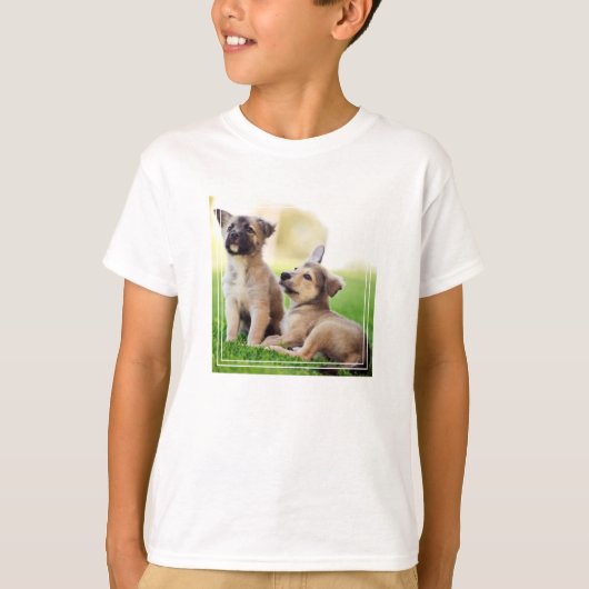 ドイツの羊飼いの子犬2頭 Tシャツ (正面)