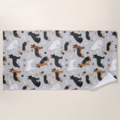 ドイツの羊飼いの骨と前足 ビーチタオル (正面)