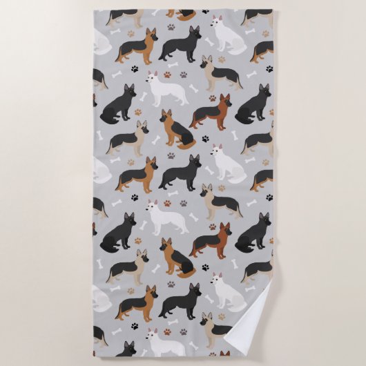 ドイツの羊飼いの骨と前足 ビーチタオル (正面)