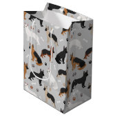ドイツの羊飼いの骨と前足 ミディアムペーパーバッグ (正面アングル)