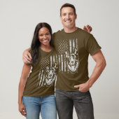 ドイツの羊飼いアメリカ合衆国国旗の犬の恋人 Tシャツ (ユニセックス)