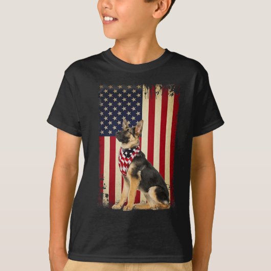 ドイツの羊飼いアメリカ国旗のシャツ独立4 Tシャツ (正面)