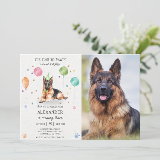 ドイツの羊飼いパウィティの子犬誕生日ピンクの写真 招待状 (スタンド正面)